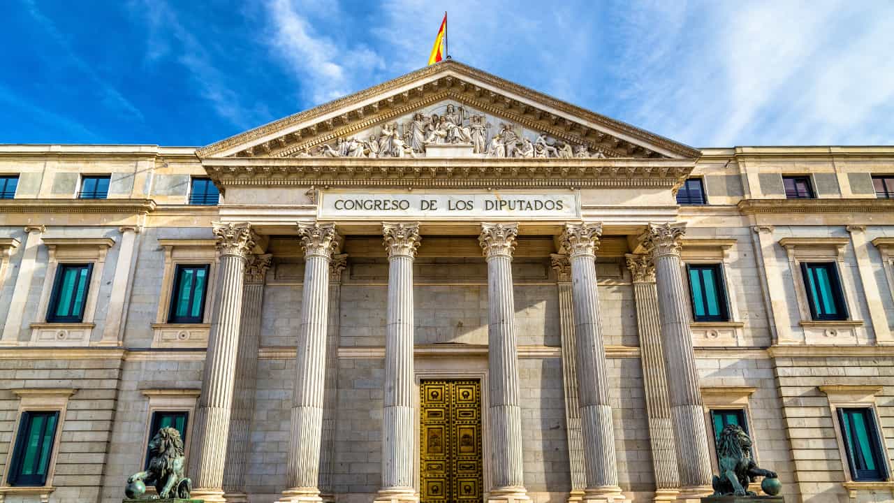 Iniciativa Legislativa Popular: Derecho a pagar en efectivo Iniciativa Legislativa Popular para proteger el derecho al uso del dinero en efectivo y la libertad financiera de los ciudadanos.